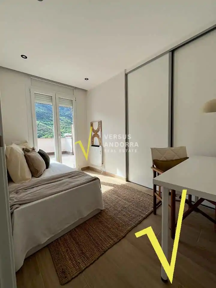 ÁTICO REFORMADO EN ANDORRA LA VELLA + GRAN TERRAZA + VISTAS PANORÁMICAS + PARKING Y TRASTERO