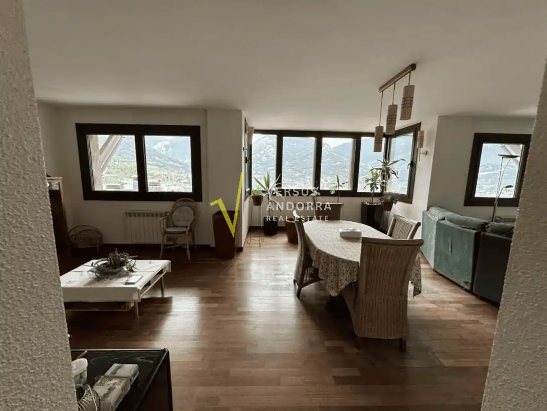 Exclusivo dúplex luminoso con jardines privados en Aldosa de la Massana