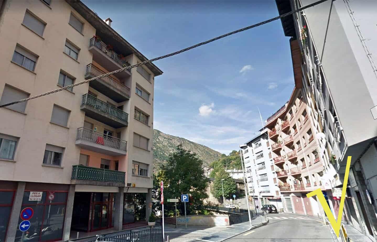 Lote de 3 pisos + 1 local en el centro de Escaldes