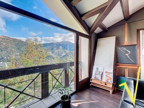 House for sale in La Massana with zen garden, sunny terrace and 390 m² of modern design
