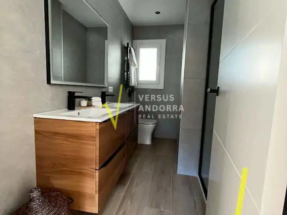 ÁTICO REFORMADO EN ANDORRA LA VELLA + GRAN TERRAZA + VISTAS PANORÁMICAS + PARKING Y TRASTERO