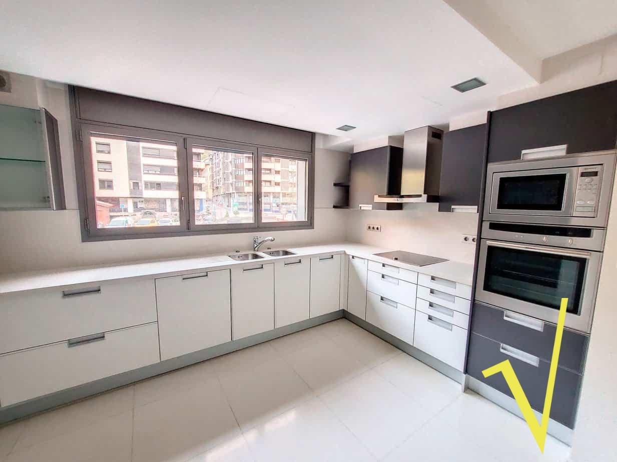 Piso lujo 3 habitaciones centro Escaldes