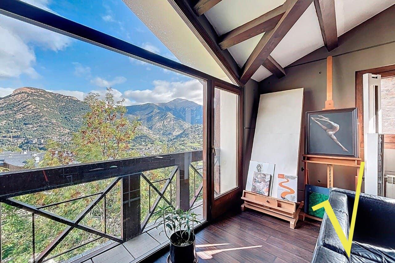 House for sale in La Massana with zen garden, sunny terrace and 390 m² of modern design