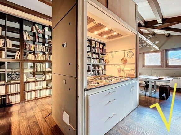 House for sale in La Massana with zen garden, sunny terrace and 390 m² of modern design