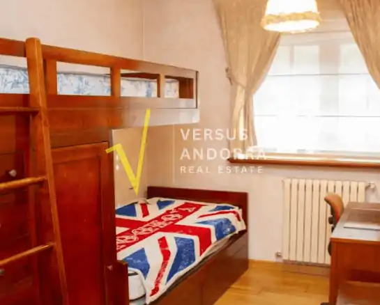Piso luminoso con vistas al valle y box doble en venta en L’Aldosa de La Massana