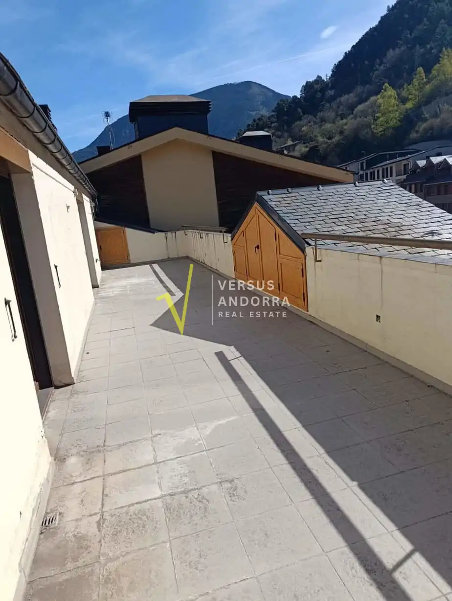 ÁTICO EN VENTA EN ENCAMP – TERRAZA DE 35 M², MUCHA LUZ Y EXCELENTE DISTRIBUCIÓN
