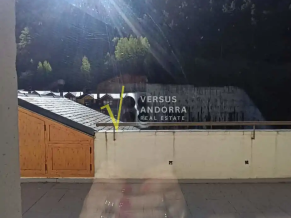 ÁTICO EN VENTA EN ENCAMP – TERRAZA DE 35 M², MUCHA LUZ Y EXCELENTE DISTRIBUCIÓN