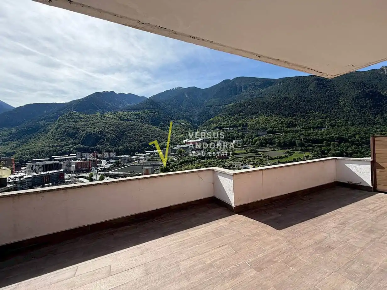 ÁTICO REFORMADO EN ANDORRA LA VELLA + GRAN TERRAZA + VISTAS PANORÁMICAS + PARKING Y TRASTERO