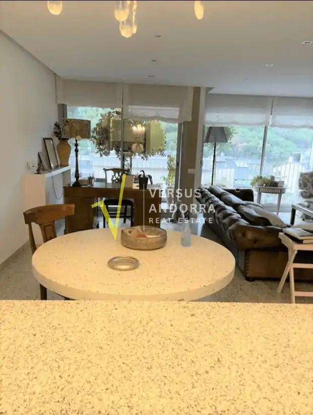 Piso de lujo reformado en venta en Andorra la Vella centro con terraza, parking y trasteros