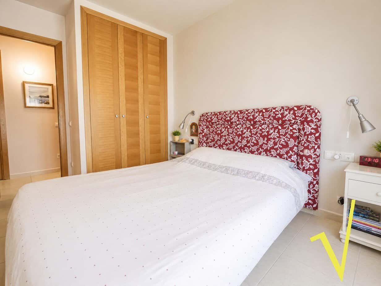 Piso en venta en Canillo de 2 habitaciones con balcón, parking y trastero