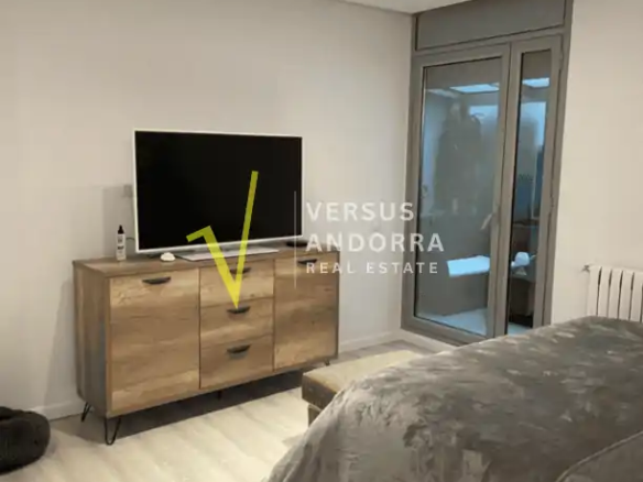Piso de lujo reformado en venta en Andorra la Vella centro con terraza, parking y trasteros