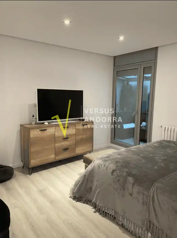 Piso de lujo reformado en venta en Andorra la Vella centro con terraza, parking y trasteros