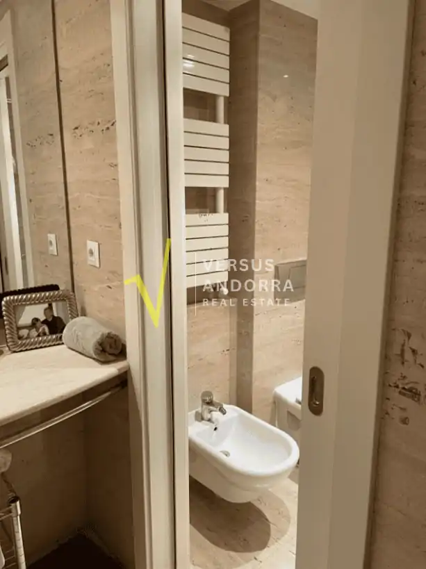Piso de lujo reformado en venta en Andorra la Vella centro con terraza, parking y trasteros