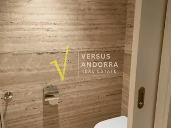 Piso de lujo reformado en venta en Andorra la Vella centro con terraza, parking y trasteros
