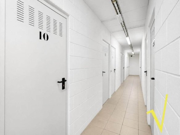 Piso en venta en Canillo de 2 habitaciones con balcón, parking y trastero