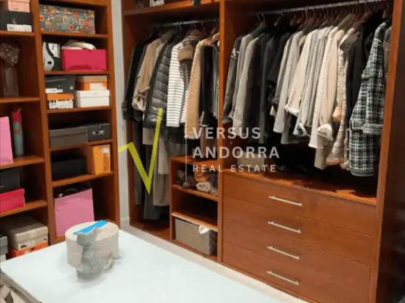Piso de lujo reformado en venta en Andorra la Vella centro con terraza, parking y trasteros