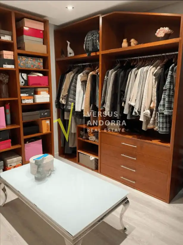 Piso de lujo reformado en venta en Andorra la Vella centro con terraza, parking y trasteros