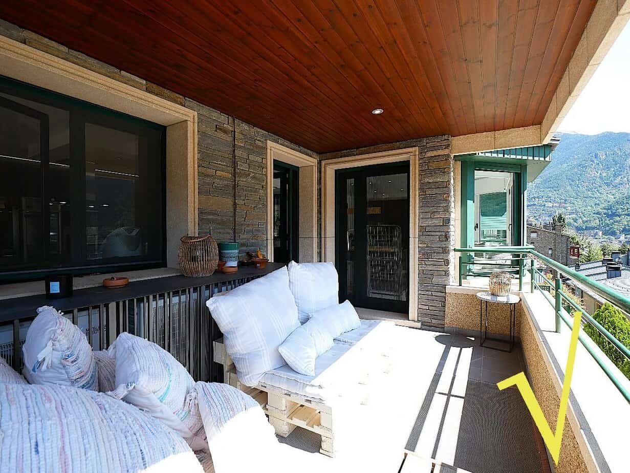 Exclusiva vivienda de lujo de 200 m² con terraza y 4 plazas de aparcamiento en Sant Ermengol, Andorra la Vella