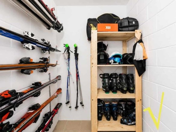 Piso en venta en Canillo de 2 habitaciones con balcón, parking y trastero