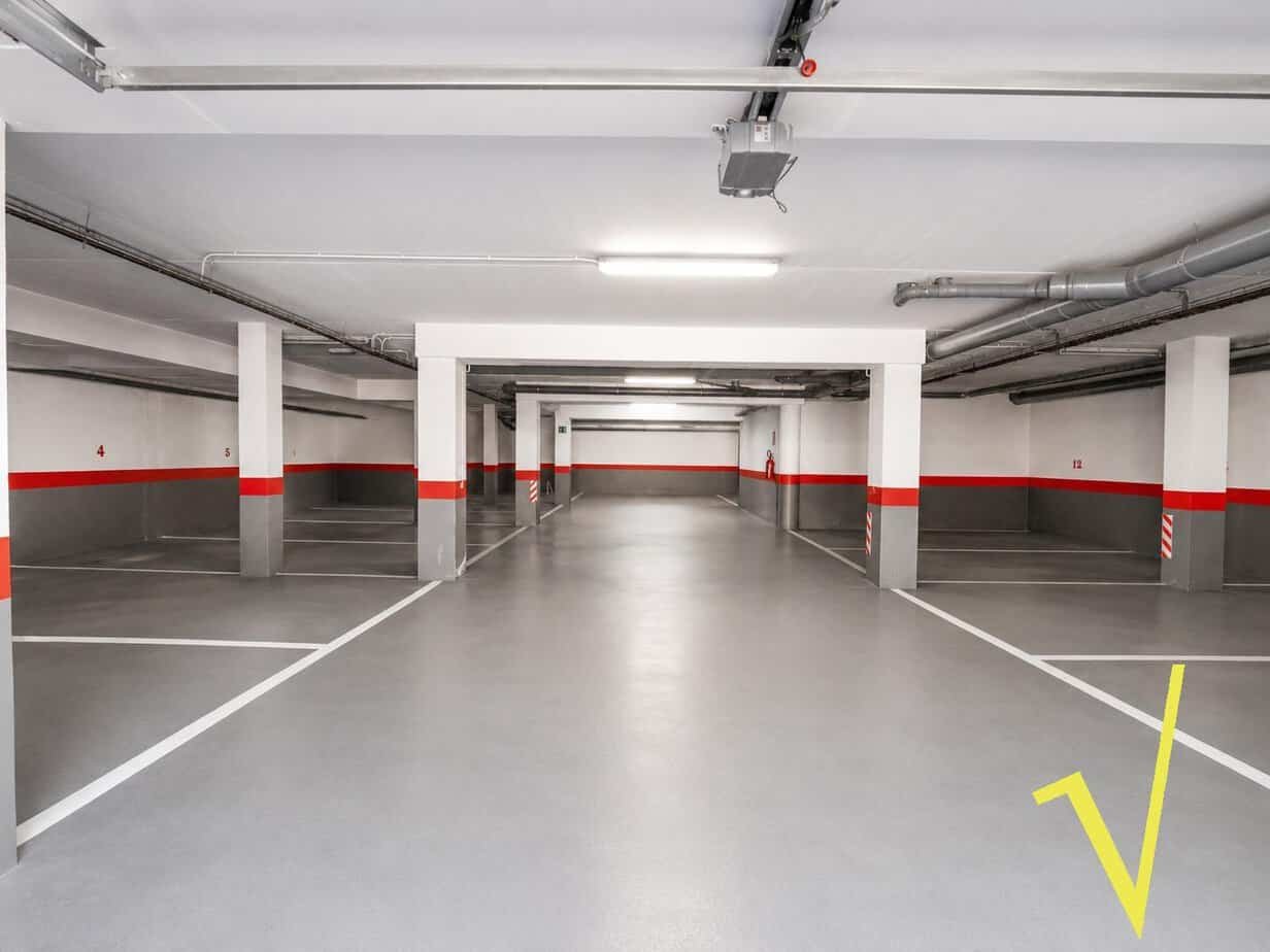 Piso en venta en Canillo de 2 habitaciones con balcón, parking y trastero