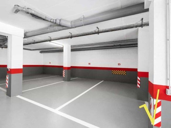 Piso en venta en Canillo de 2 habitaciones con balcón, parking y trastero
