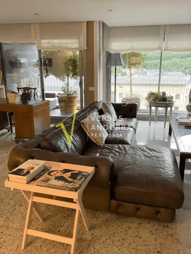 Piso de lujo reformado en venta en Andorra la Vella centro con terraza, parking y trasteros