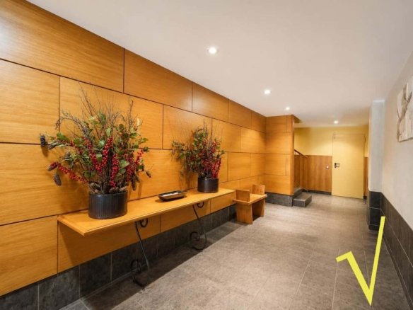 Piso en venta en Canillo de 2 habitaciones con balcón, parking y trastero