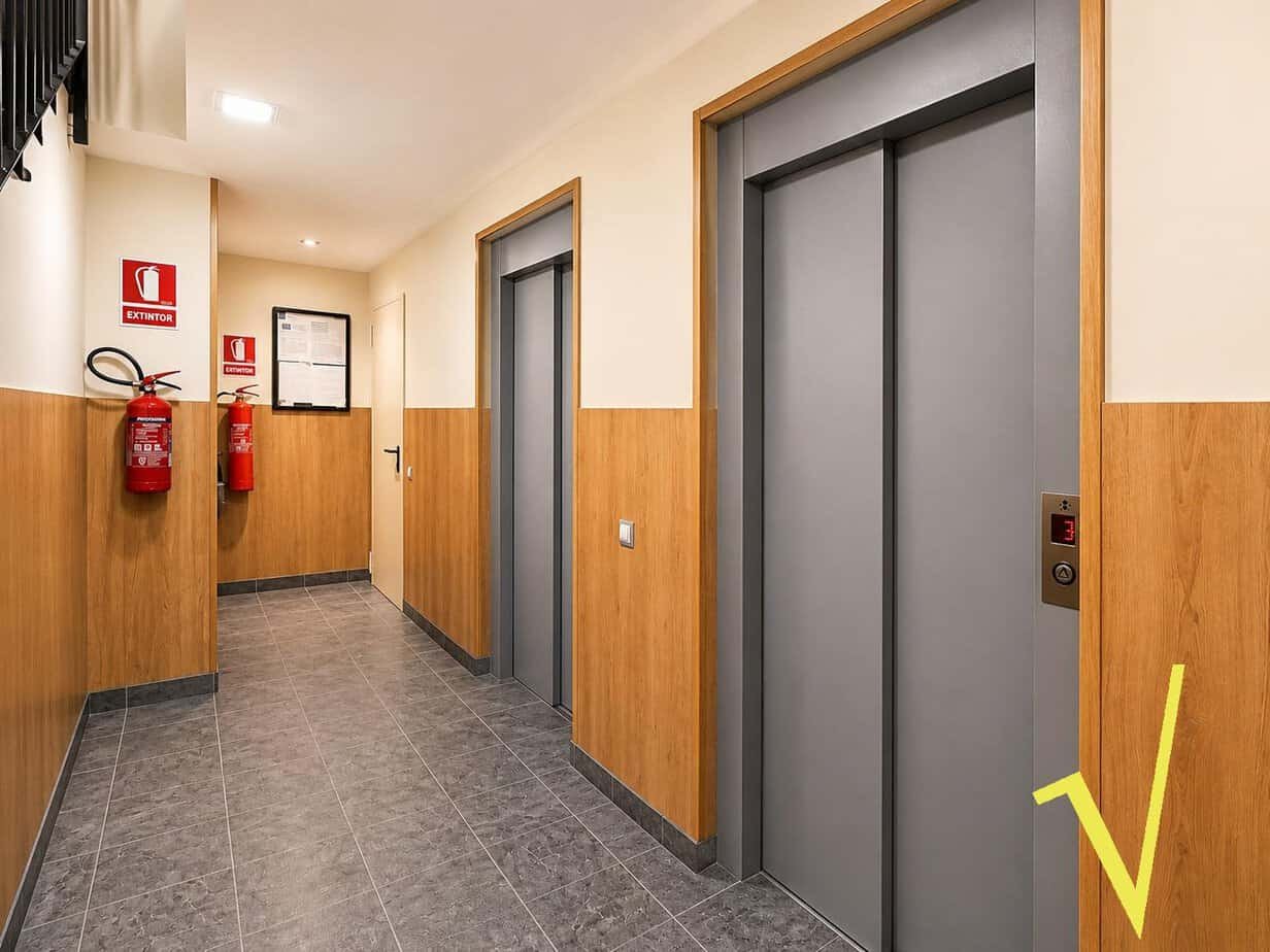Piso en venta en Canillo de 2 habitaciones con balcón, parking y trastero