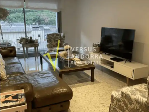 Piso de lujo reformado en venta en Andorra la Vella centro con terraza, parking y trasteros