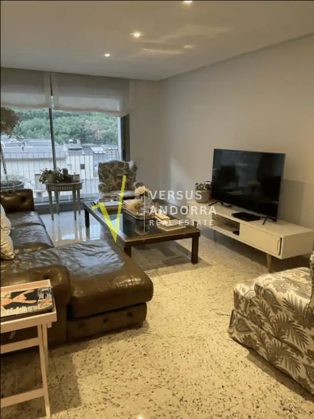 Piso de lujo reformado en venta en Andorra la Vella centro con terraza, parking y trasteros