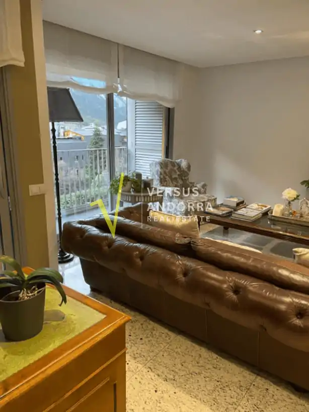 Piso de lujo reformado en venta en Andorra la Vella centro con terraza, parking y trasteros