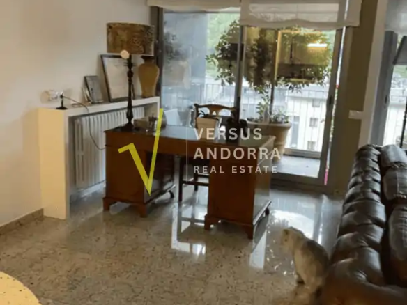 Piso de lujo reformado en venta en Andorra la Vella centro con terraza, parking y trasteros