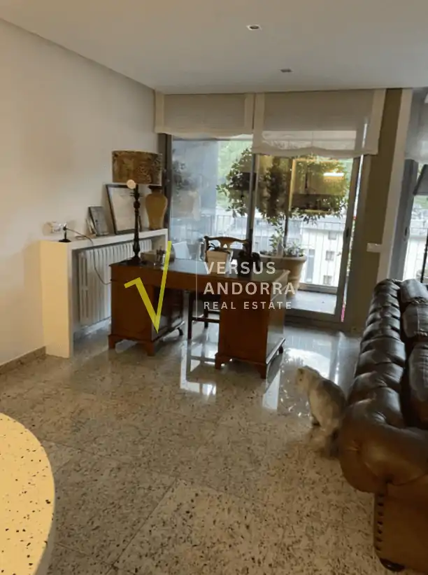 Piso de lujo reformado en venta en Andorra la Vella centro con terraza, parking y trasteros
