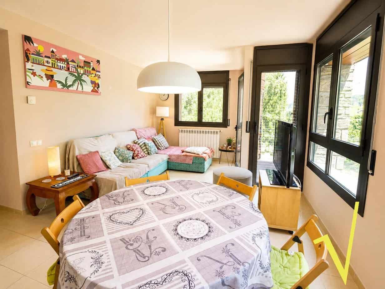 Piso en venta en Canillo de 2 habitaciones con balcón, parking y trastero
