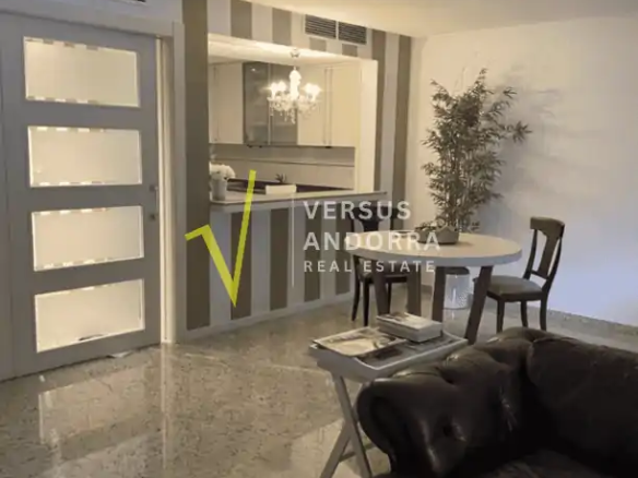 Piso de lujo reformado en venta en Andorra la Vella centro con terraza, parking y trasteros