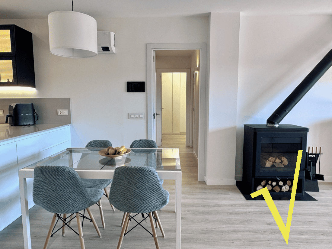 Planta baja de diseño con jardín privado, piscina y vistas al Cadí
