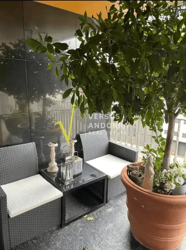 Piso de lujo reformado en venta en Andorra la Vella centro con terraza, parking y trasteros
