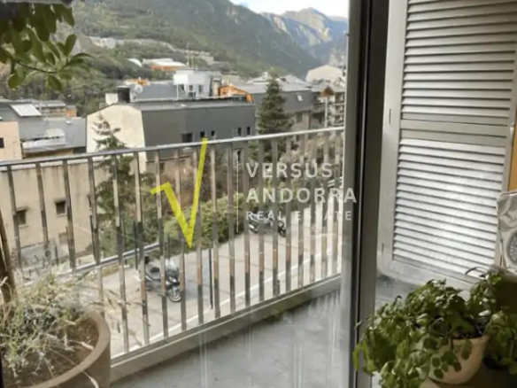 Piso de lujo reformado en venta en Andorra la Vella centro con terraza, parking y trasteros