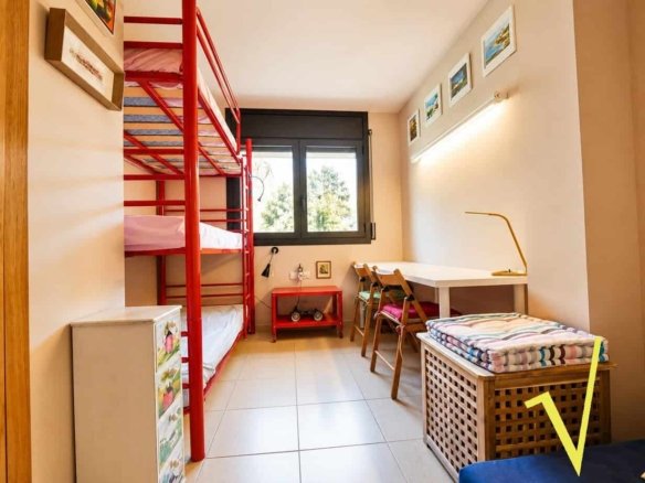 Piso en venta en Canillo de 2 habitaciones con balcón, parking y trastero