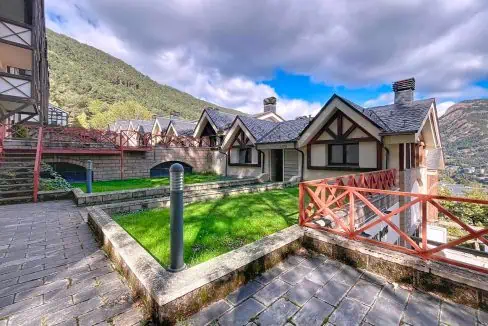 Casa con jardin Agudes park 18