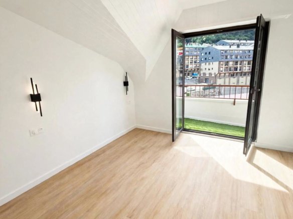 ÁTICO EN EL CENTRO DE ANDORRA LA VELLA + 2 PARKINGS + 2 TRASTEROS + TERRAZAS