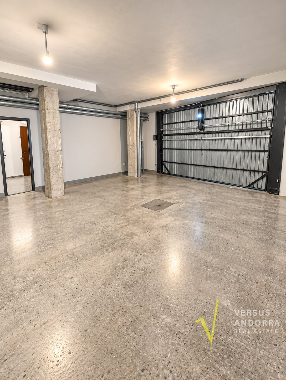 CASA INDEPENDENT A SANT JULIÀ + 703 M² + 7 HABITACIONS + 3 GARAJES + POTENCIAL DE DESENVOLUPAMENT