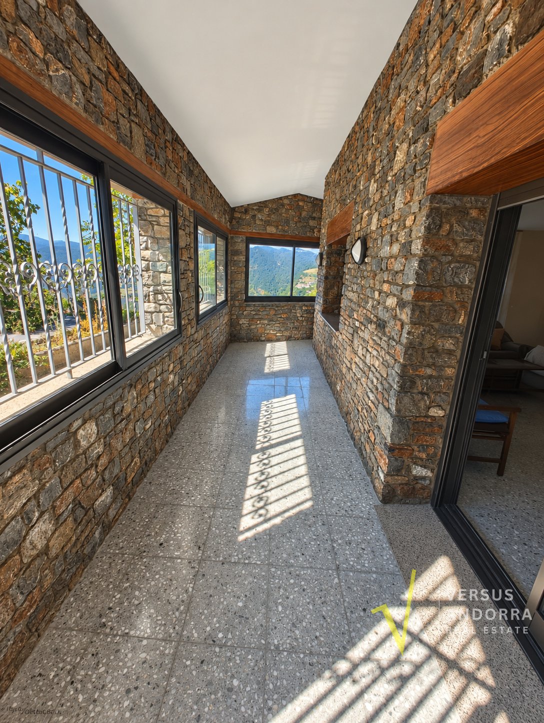 CASA INDEPENDENT A SANT JULIÀ + 703 M² + 7 HABITACIONS + 3 GARAJES + POTENCIAL DE DESENVOLUPAMENT