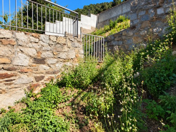 CASA INDEPENDENT A SANT JULIÀ + 703 M² + 7 HABITACIONS + 3 GARAJES + POTENCIAL DE DESENVOLUPAMENT