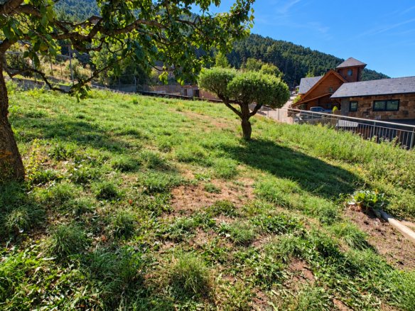 CASA INDEPENDENT A SANT JULIÀ + 703 M² + 7 HABITACIONS + 3 GARAJES + POTENCIAL DE DESENVOLUPAMENT