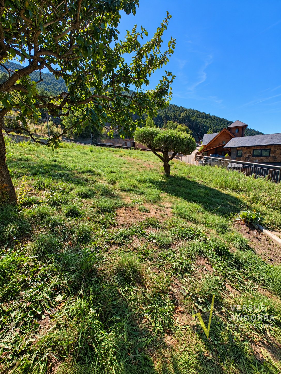 CASA INDEPENDENT A SANT JULIÀ + 703 M² + 7 HABITACIONS + 3 GARAJES + POTENCIAL DE DESENVOLUPAMENT