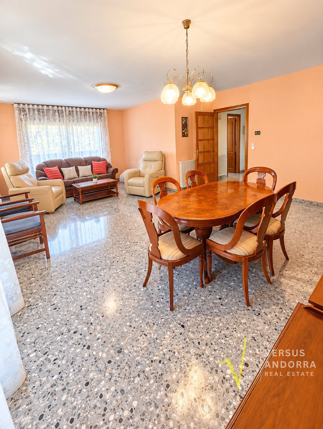 CASA INDEPENDENT A SANT JULIÀ + 703 M² + 7 HABITACIONS + 3 GARAJES + POTENCIAL DE DESENVOLUPAMENT