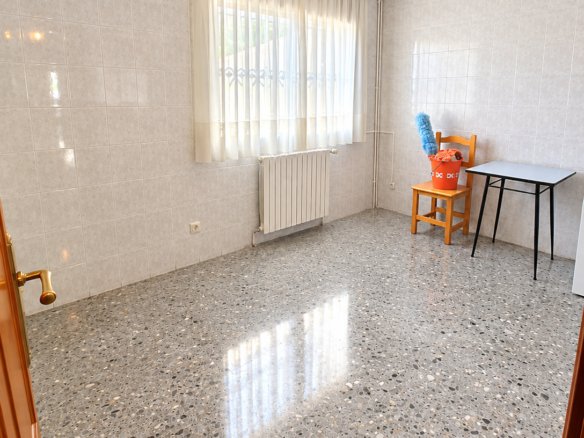 CASA INDEPENDENT A SANT JULIÀ + 703 M² + 7 HABITACIONS + 3 GARAJES + POTENCIAL DE DESENVOLUPAMENT