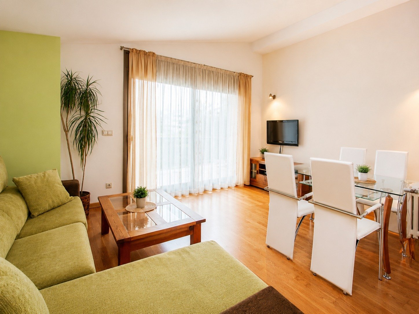 ÁTICO DE 2 HABITACIONES + TERRAZA + PARKING + TRASTERO
