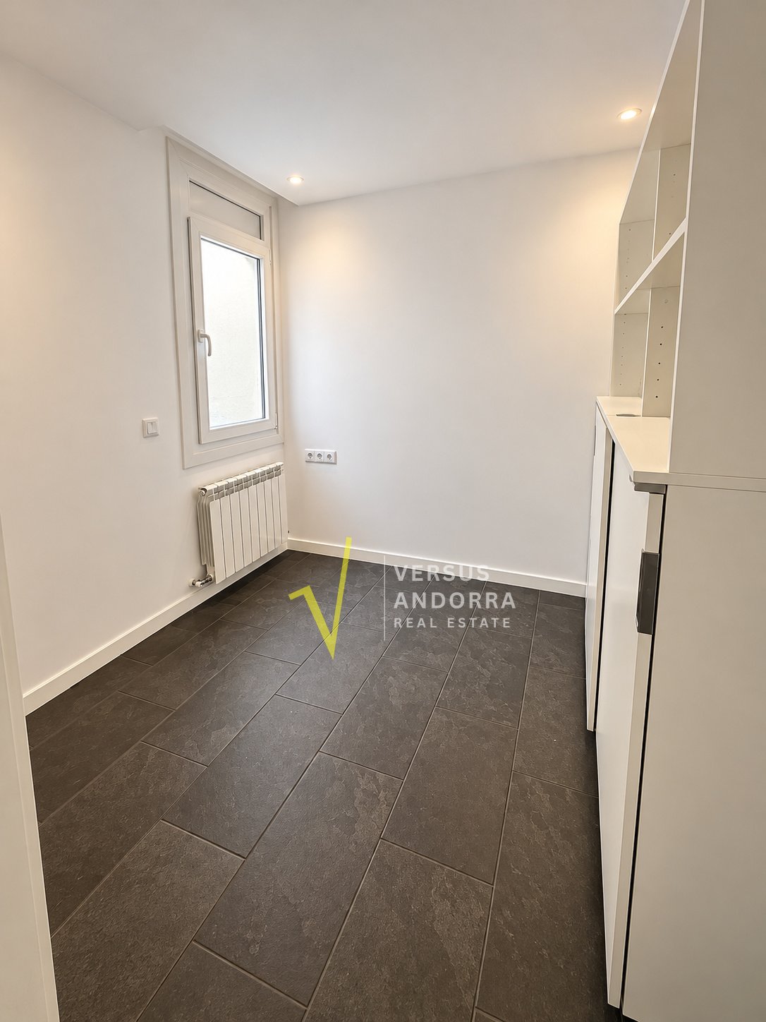 PISO EN VENTA EN EL CENTRO DE ESCALDES + 3 HABITACIONES + 3 BAÑOS + PARKING